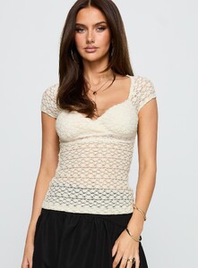 BHamilton - PrPolly - Parasol Textured Top Cream-7 - 1-Model-Brittany-Us4.jpg