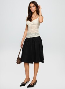 BHamilton - PrPolly - Parasol Textured Top Cream-7 - 2-Model-Brittany-Us4.jpg