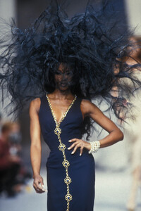 Chanel 1992 Haute Couture 72.jpg