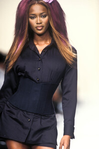 Chanel 1994 Women RTW 128.jpg