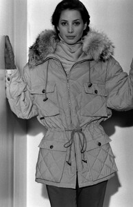 ChristyTurlington_CalvinKleinFW1989_002.jpg