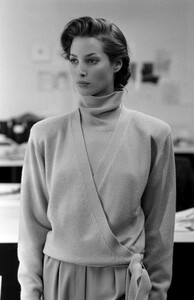 ChristyTurlington_CalvinKleinFW1989_037.jpg