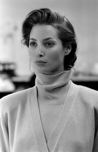 ChristyTurlington_CalvinKleinFW1989_045.jpg