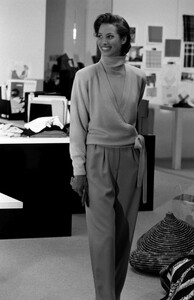 ChristyTurlington_CalvinKleinFW1989_046.jpg