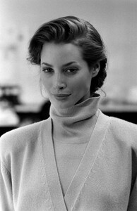 ChristyTurlington_CalvinKleinFW1989_049.jpg