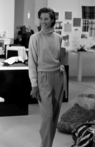 ChristyTurlington_CalvinKleinFW1989_056.jpg