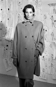 ChristyTurlington_CalvinKleinFW1989_064.jpg