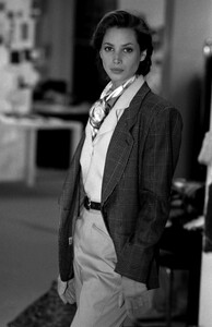 ChristyTurlington_CalvinKleinFW1989_085.jpg