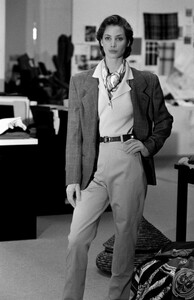 ChristyTurlington_CalvinKleinFW1989_086.jpg