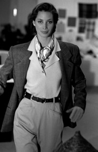 ChristyTurlington_CalvinKleinFW1989_089.jpg