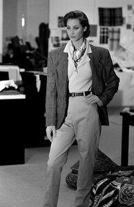 ChristyTurlington_CalvinKleinFW1989_090.jpg
