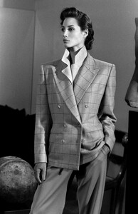 ChristyTurlington_CalvinKleinFW1989_102.jpg