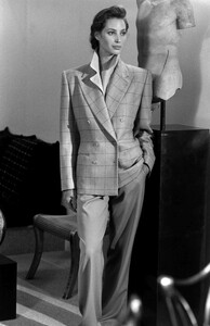 ChristyTurlington_CalvinKleinFW1989_108.jpg