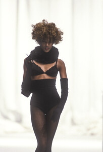 Complice 1991 Women RTW 42.jpg