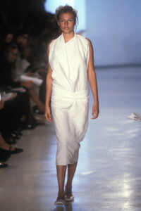 Donna Karan 1999 Women RTW 30.jpg