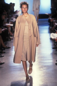 Donna Karan 1999 Women RTW 32.jpg