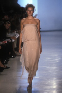 Donna Karan 1999 Women RTW 43.jpg