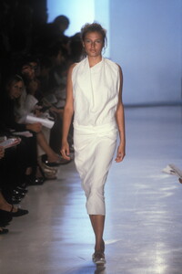 Donna Karan 1999 Women RTW 73.jpg