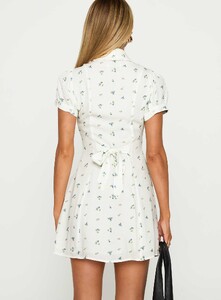 EAyalon - PrPolly - Fabiola Collared Mini Dress Floral-8 - 4-Model-Ella-Us2.jpg