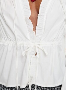 EZecevic - PrPolly - Harloe Ruched Tie Up Long Sleeve Top White-8 - 5-Model-Elise-Us2.jpg
