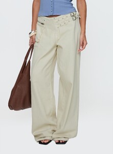EZecevic - PrPolly - Paltrow Cargo Pant Cream Petite-9 - 1-Model-Elise-Us2.jpg
