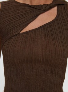 EZecevic - PrPolly - Realyze Cut Out Top Brown-7 - 5-Model-Elise-Us2.jpg