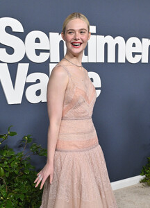Elle Fanning - Sentimental Value Premiere (41).jpg