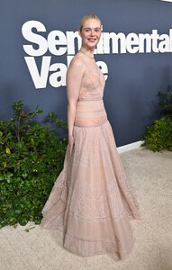 Elle Fanning - Sentimental Value Premiere (54).jpg