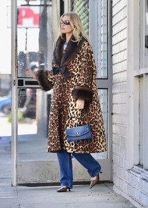 Elsa Hosk - Vogue [2025.11.17] Scandinavia 1.jpg