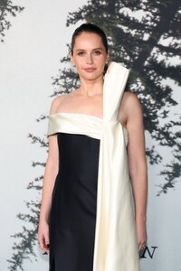 Felicity_Jones_at____Train_Dreams____Premiere_in_Hollywood_11-03-20250006.jpg