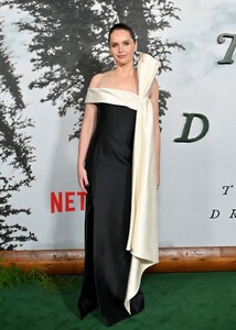 Felicity_Jones_at____Train_Dreams____Premiere_in_Hollywood_11-03-20250011.jpg