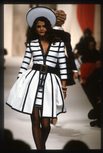 HelenaChristensen_ChanelHCSS1991_01.jpg