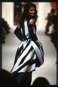 HelenaChristensen_ChanelHCSS1991_23.jpg