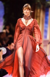 HelenaChristensen_ChristianLacroixHCFW1993_01.jpg