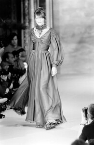 HelenaChristensen_ChristianLacroixHCFW1993_03.jpg