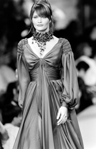 HelenaChristensen_ChristianLacroixHCFW1993_10.jpg