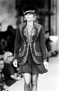 HelenaChristensen_ChristianLacroixHCFW1993_16.jpg