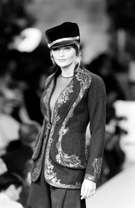 HelenaChristensen_ChristianLacroixHCFW1993_17.jpg
