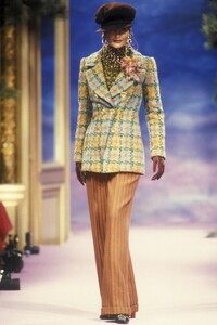 HelenaChristensen_ChristianLacroixHCFW1993_18.jpg