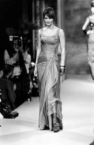 HelenaChristensen_ChristianLacroixHCFW1993_29.jpg