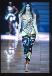HelenaChristensen_VersaceSS1991_03.jpg