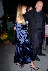 Jennifer Lawrence Out and about on the Upper East Side (15).jpg