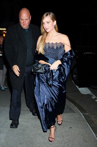 Jennifer Lawrence Out and about on the Upper East Side (3).jpg