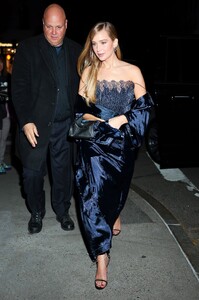 Jennifer Lawrence Out and about on the Upper East Side (5).jpg