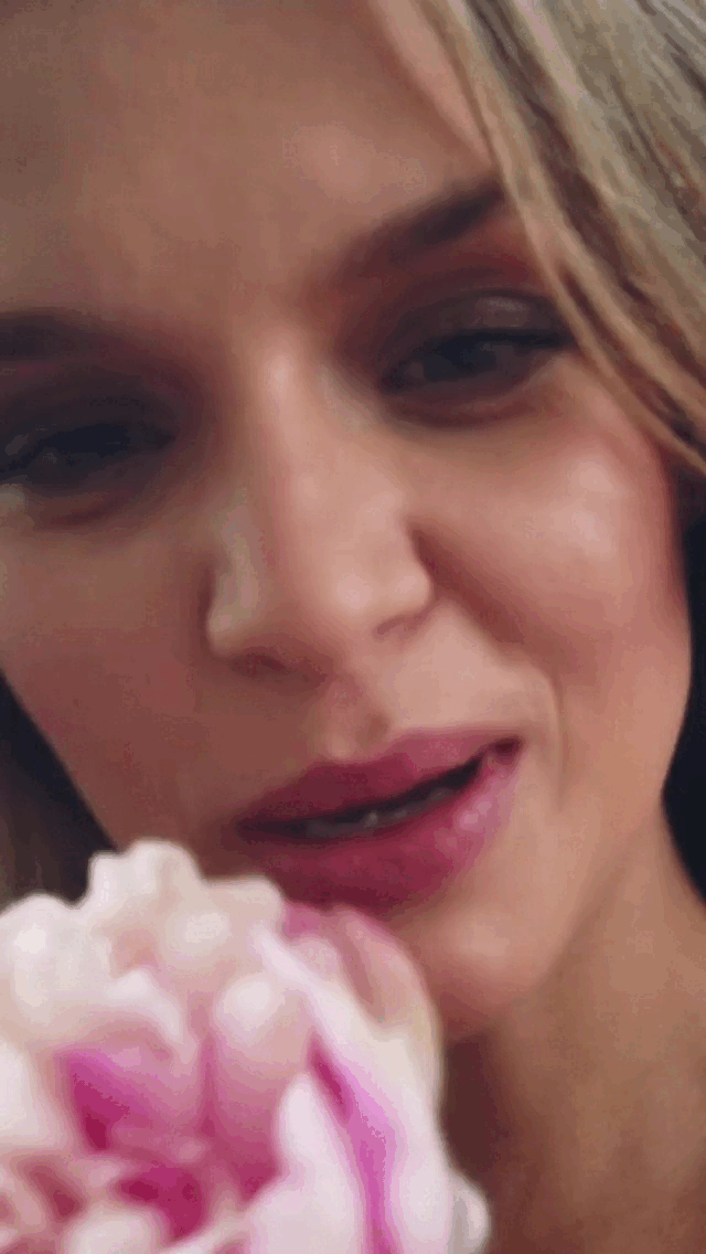 Josephine Skriver - Victoria's Secret - Instagram [2019.11.01] 7.gif