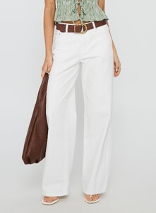 KianaF - PrPolly - Serenitia Mid Rise Relaxed Jeans White Wash-8 - 1-Model-Kiana-Us2.jpg