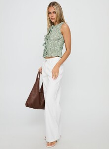 KianaF - PrPolly - Serenitia Mid Rise Relaxed Jeans White Wash-8 - 3-Model-Kiana-Us2.jpg