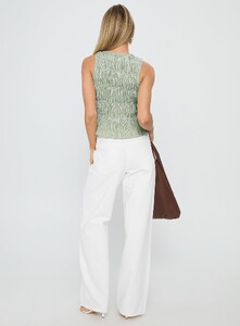 KianaF - PrPolly - Serenitia Mid Rise Relaxed Jeans White Wash-8 - 4-Model-Kiana-Us2.jpg