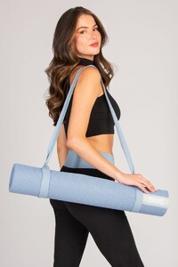 Kianna - PineappleUK_light-blue-badge-yoga-mat-01.jpg