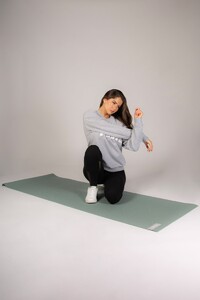 Kianna - PineappleUK_pineapple-sage-badge-yoga-mat-06.jpg